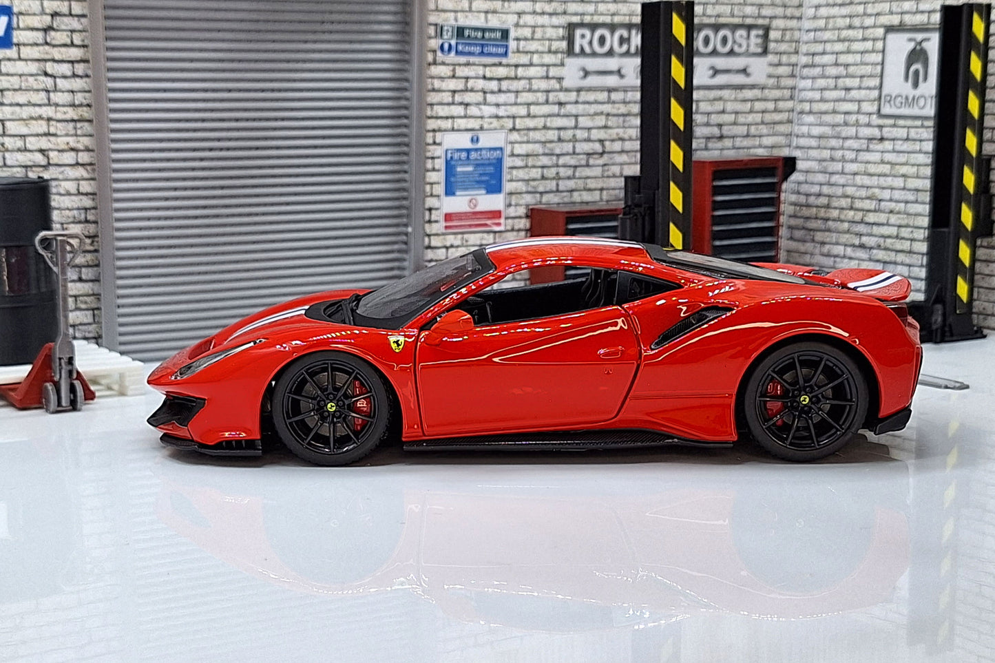 Ferrari 488 Pista 1:24 Scale Car Model