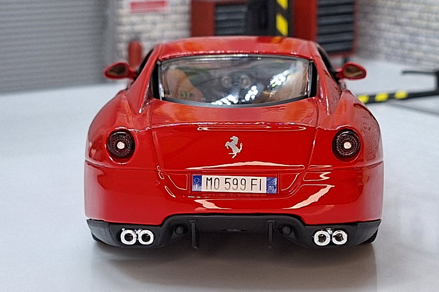 Ferrari 599 GTB Fiorano - 2006 1:24 Scale Car Model in Display Case