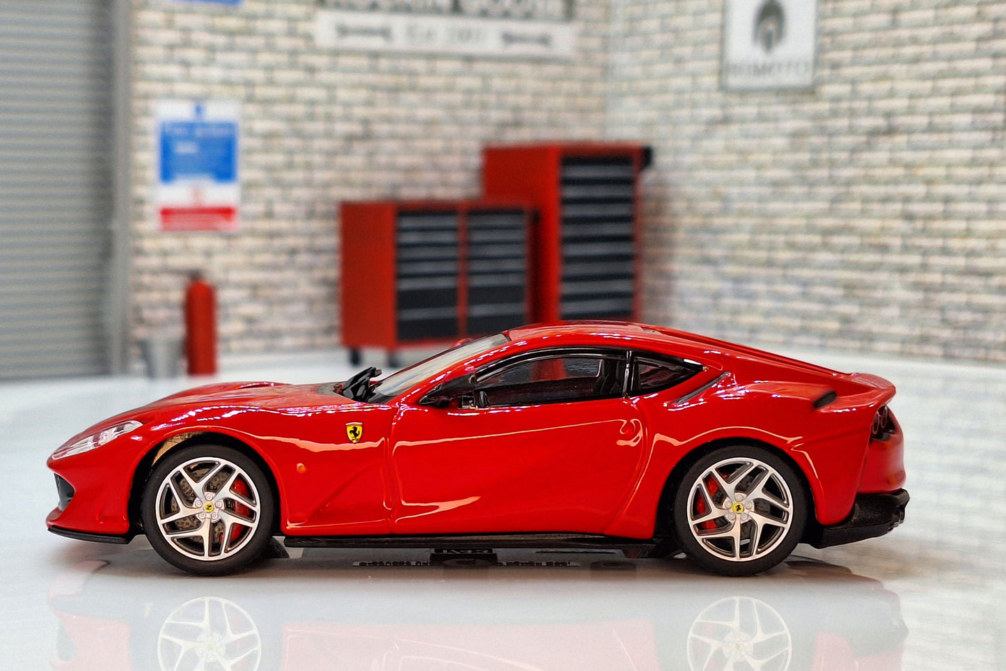 Ferrari 812 Superfast 2017 Cased 1:43 Scale