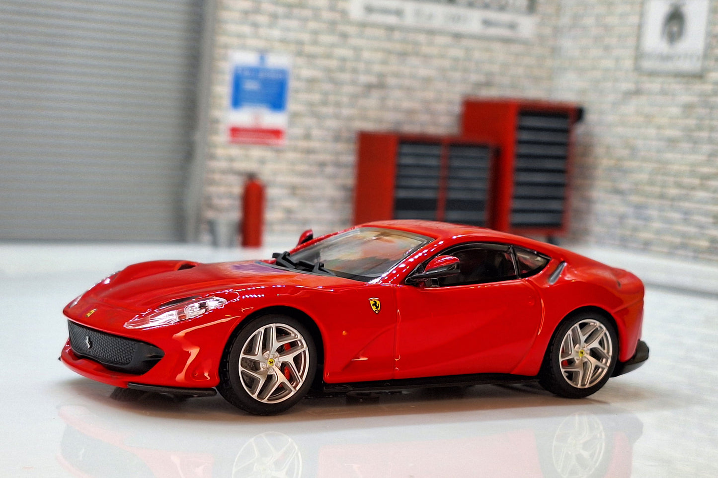 Ferrari 812 Superfast 2017 Cased 1:43 Scale