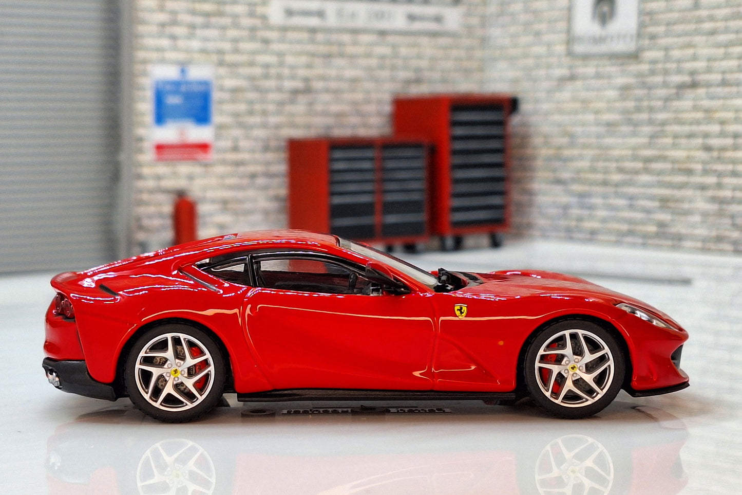 Ferrari 812 Superfast 2017 Cased 1:43 Scale