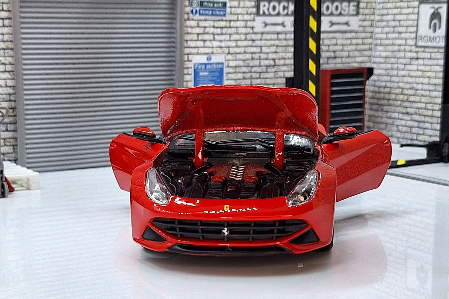 Ferrari F12 Berlinetta 1:24 Scale Car Model