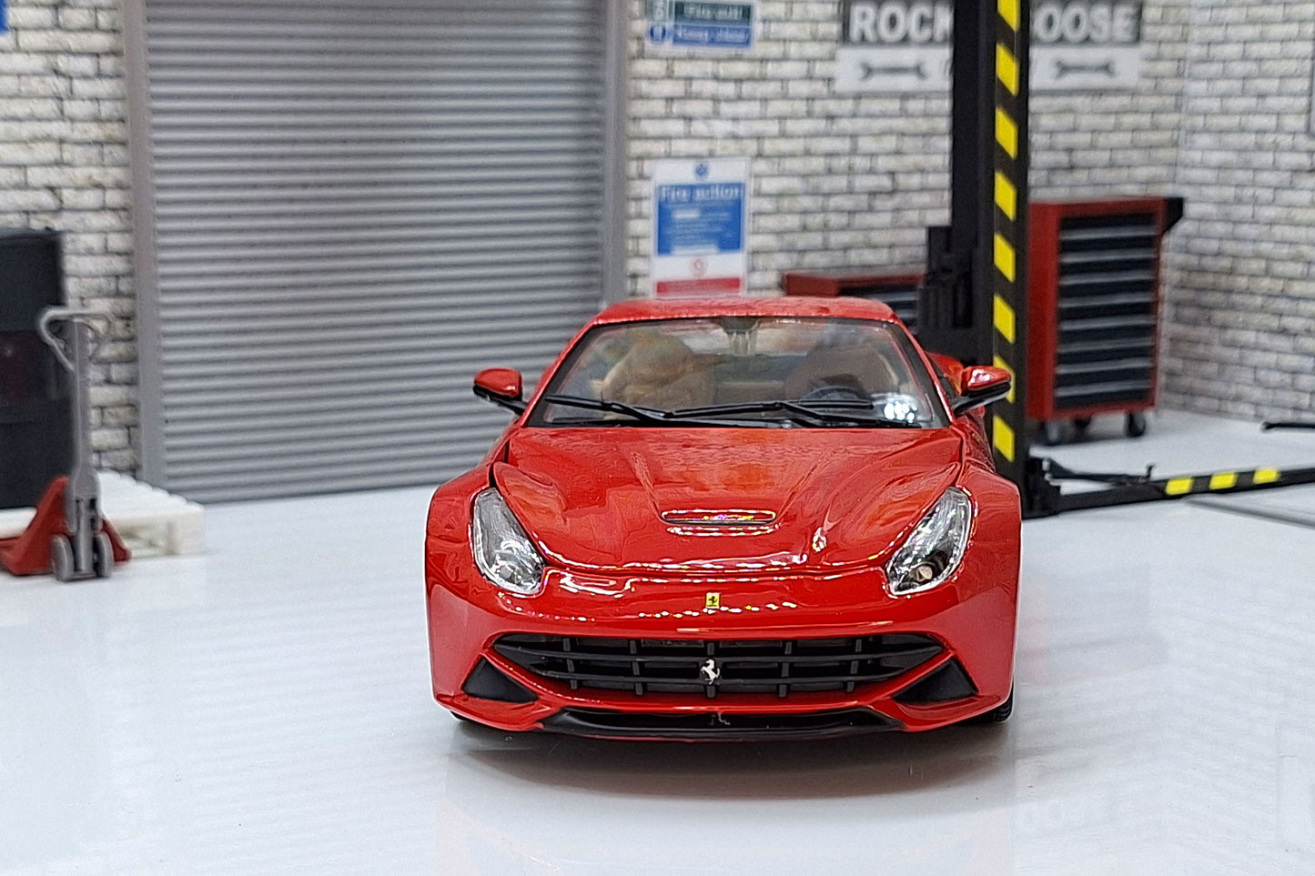 Ferrari F12 Berlinetta 1:24 Scale Car Model