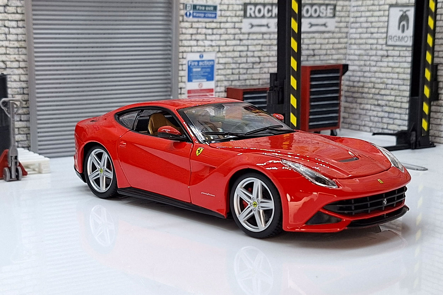 Ferrari F12 Berlinetta 1:24 Scale Car Model