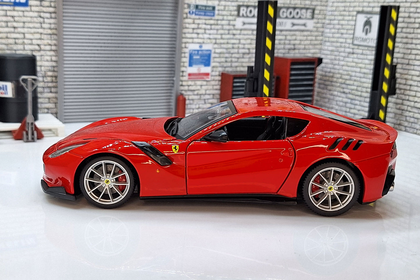 Ferrari F12 Tdf 1:24 Scale Car Model