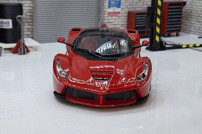 Ferrari LaFerrari - 2013 1:24 Scale Car Model in Display Case