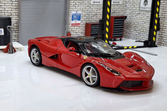 Ferrari LaFerrari - 2013 1:24 Scale Car Model in Display Case