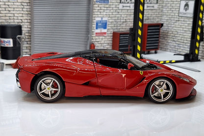 Ferrari LaFerrari - 2013 1:24 Scale Car Model in Display Case