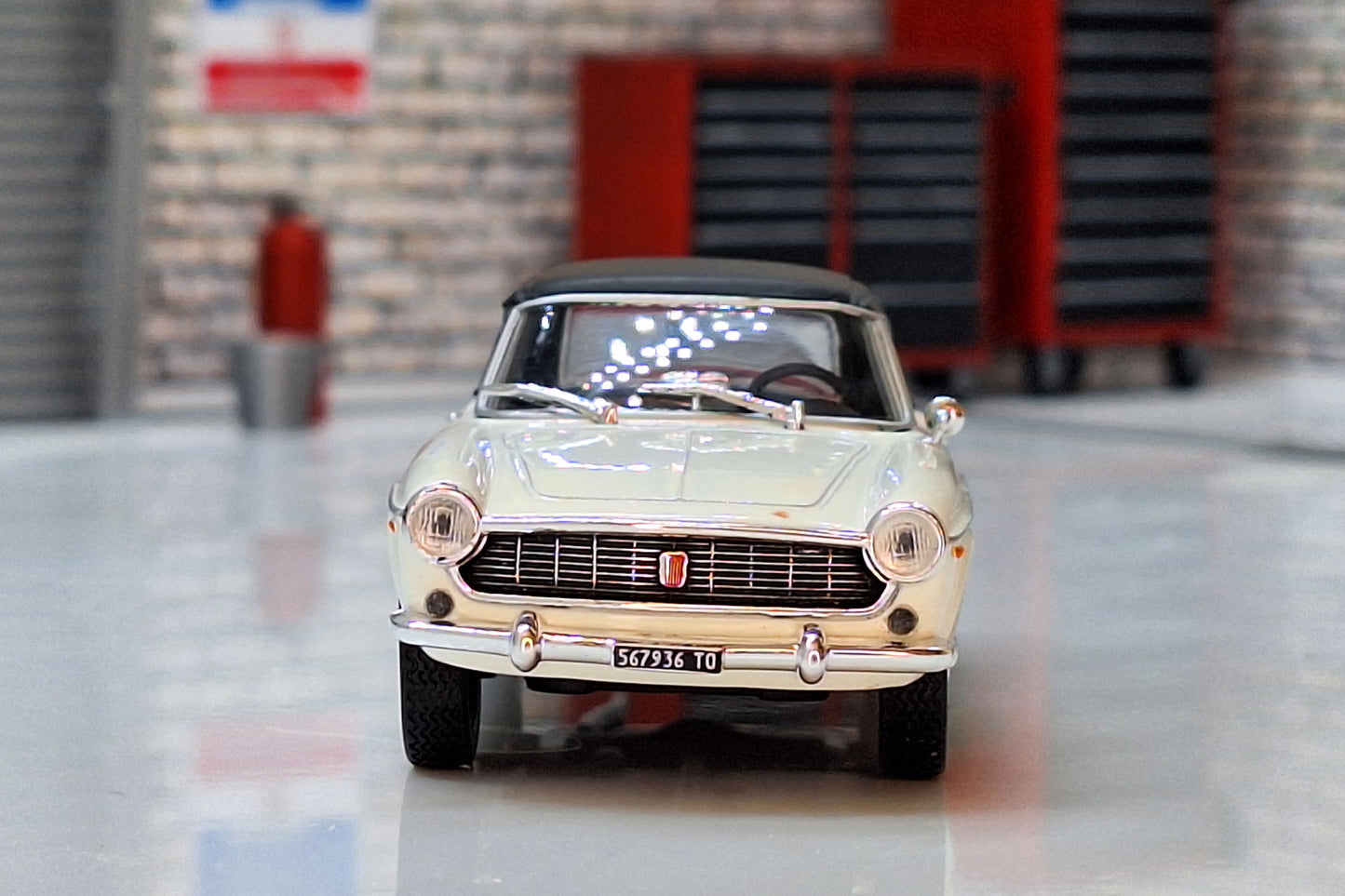 Fiat 1500 Cabriolet - White 1:43 Scale