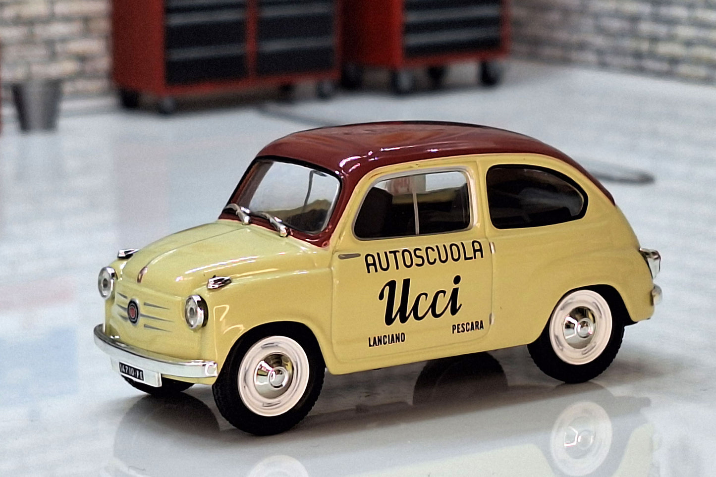 Fiat 600 - Driving School Autoscuola Ucci - 1955 1:43 Scale Cased