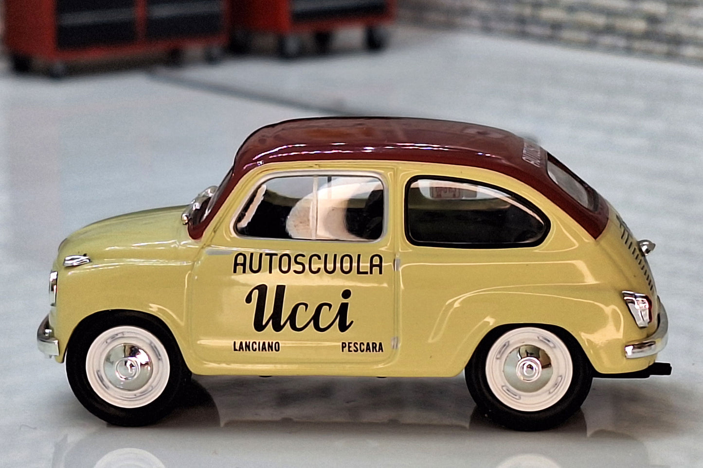 Fiat 600 - Driving School Autoscuola Ucci - 1955 1:43 Scale Cased