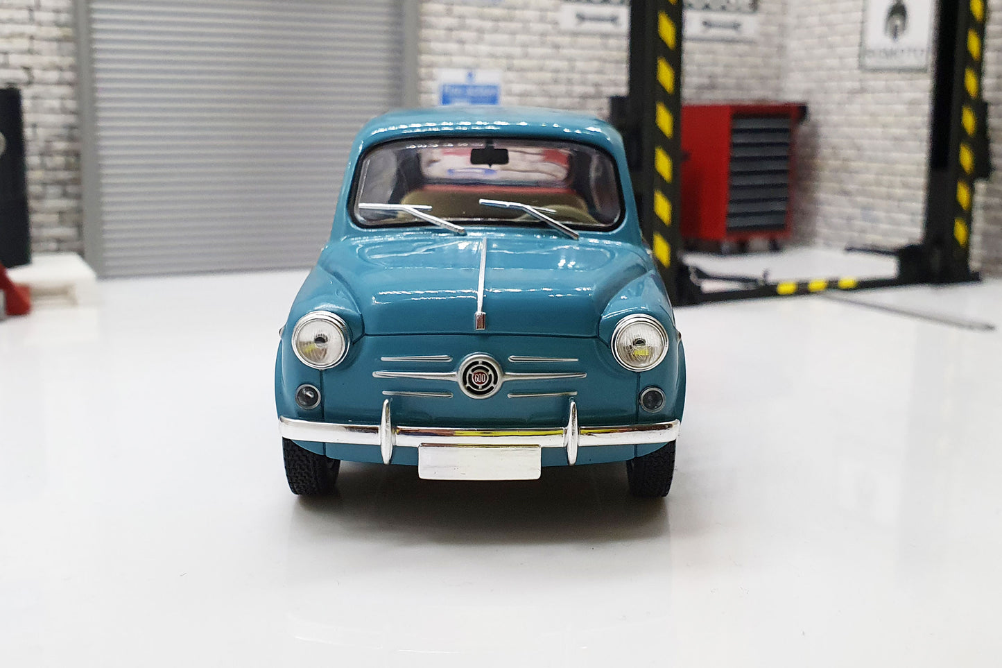 Fiat 600 - Blue 1:24 Scale