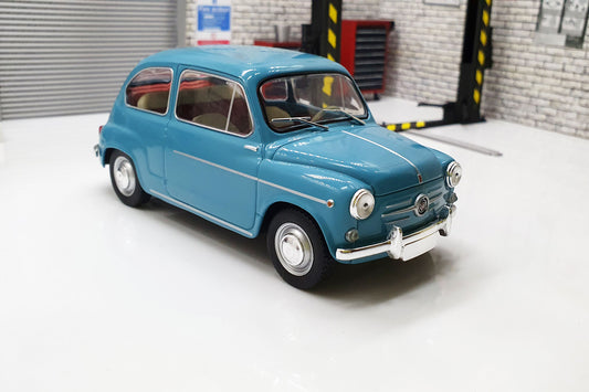 Fiat 600 - Blue 1:24 Scale