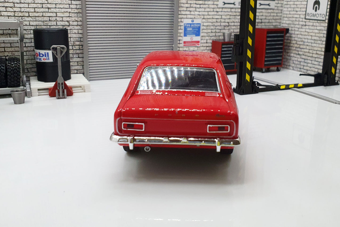 Ford Capri, red, 1969 1:24 Scale Car Model