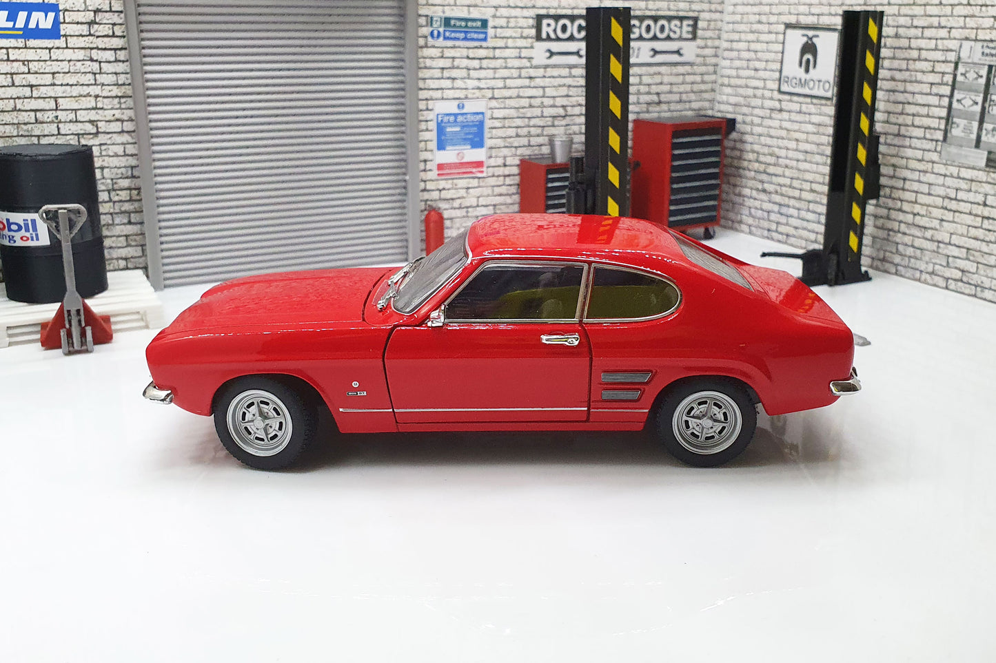 Ford Capri, red, 1969 1:24 Scale Car Model