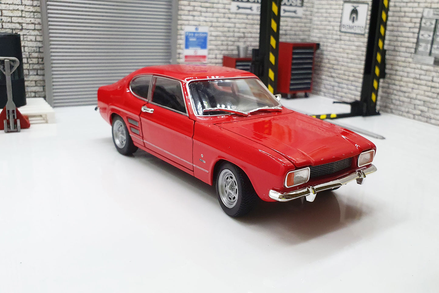 Ford Capri, red, 1969 1:24 Scale Car Model