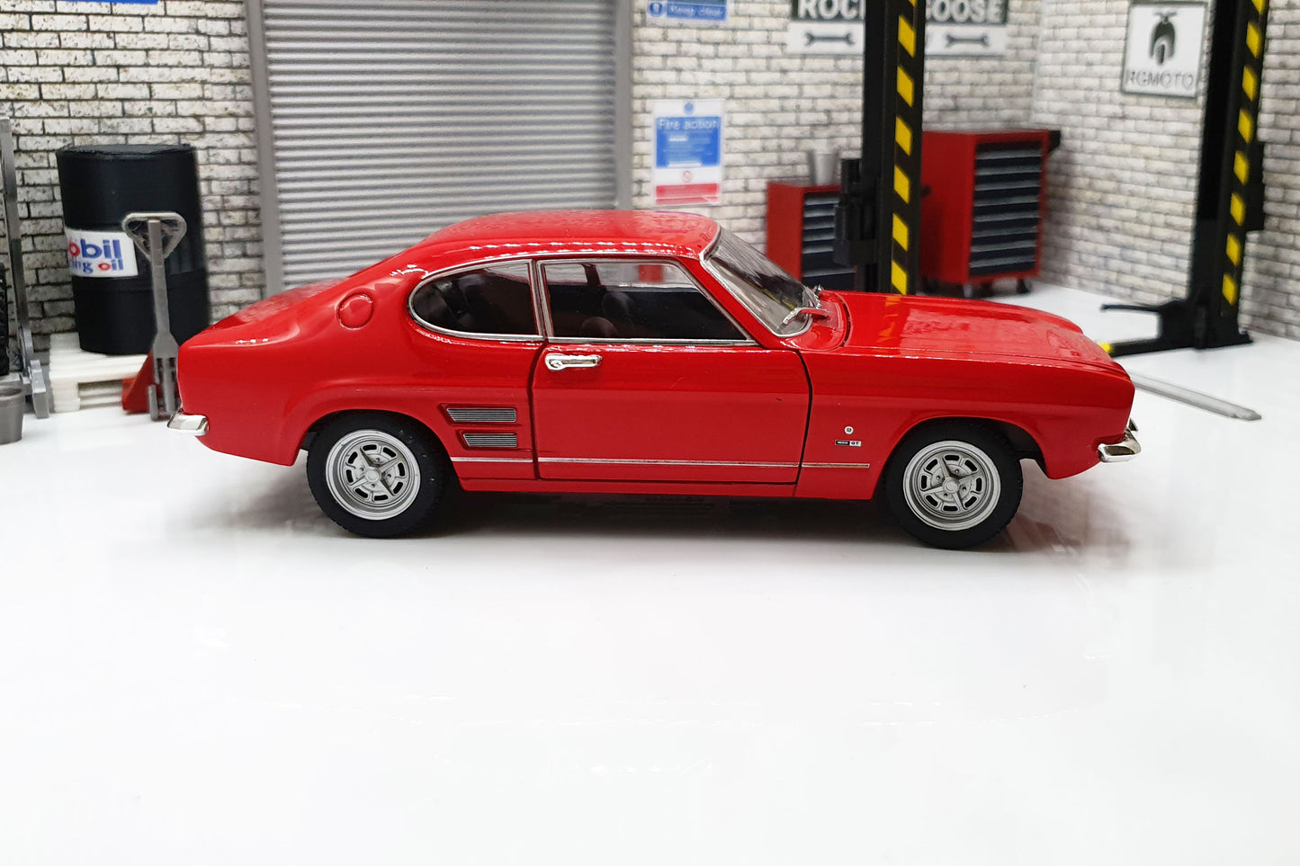 Ford Capri, red, 1969 1:24 Scale Car Model