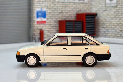 Ford Escort GL White 1988 1:43 Scale