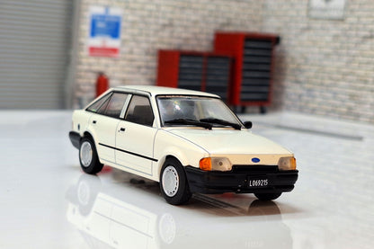 Ford Escort GL White 1988 1:43 Scale