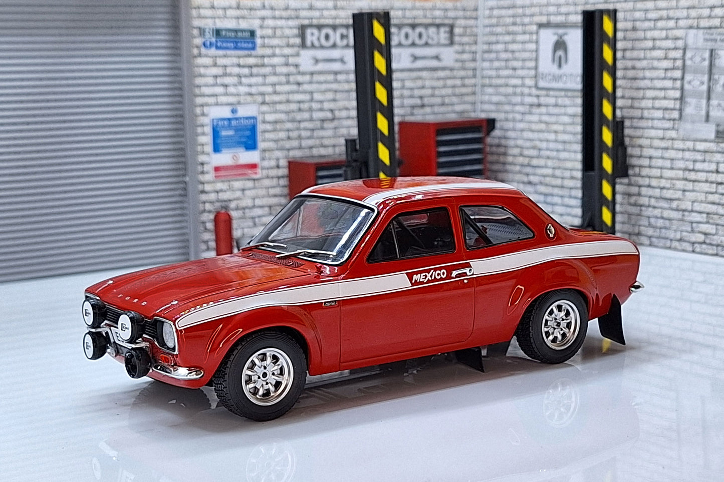 Ford Escort MkII RS 1600 Mexico Red 1970 Rally 1:24Scale Car Model Whitebox