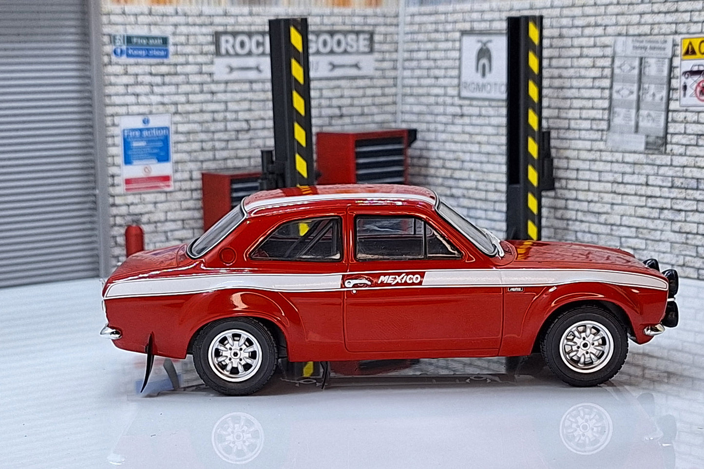 Ford Escort MkII RS 1600 Mexico Red 1970 Rally 1:24Scale Car Model Whitebox