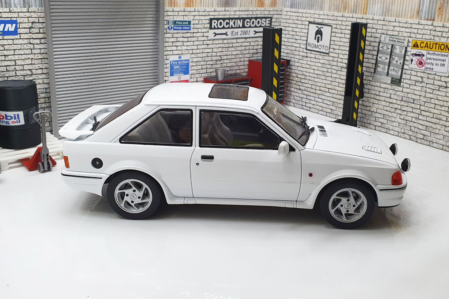 Ford Escort RS Turbo S2, White 1990 1:18 Scale Car Model MCG Deluxe Series