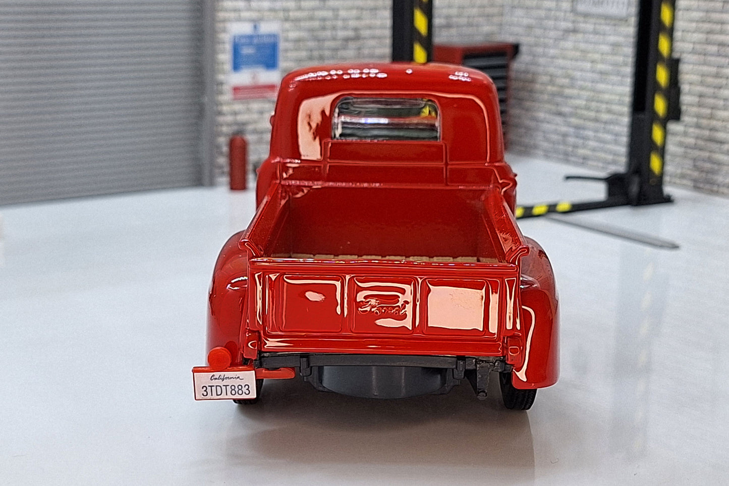 Ford F-1 Pick Up 1948 - Red 1:24 Scale