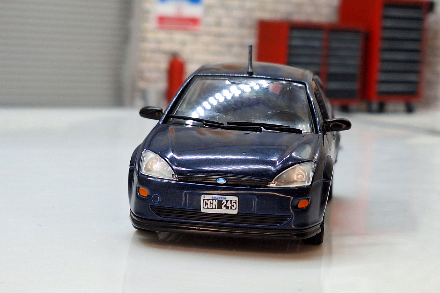 Ford Focus 5dr Hatchback - Blue 1998 1:43 Scale