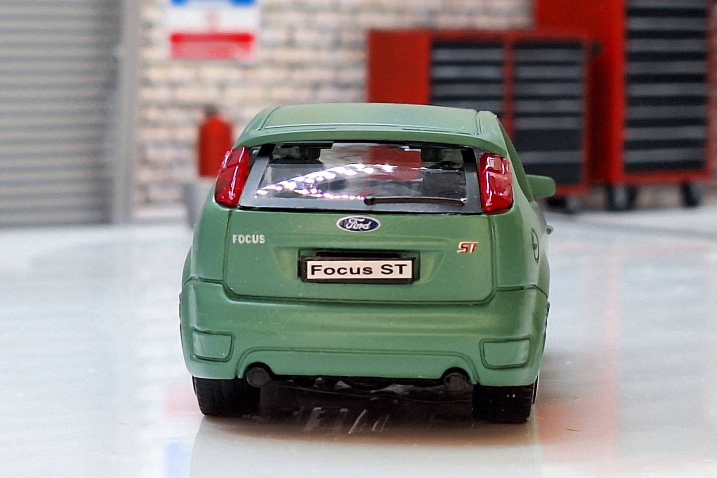 Ford Focus ST - Olive Green Silk 1:43 Scale Bburago