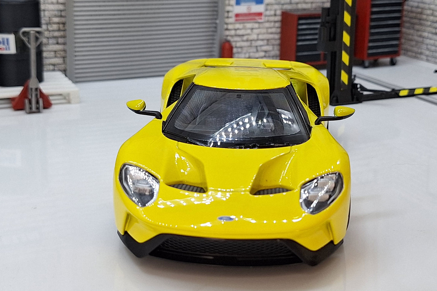 Ford GT Yellow 2017 1:24 Scale Car