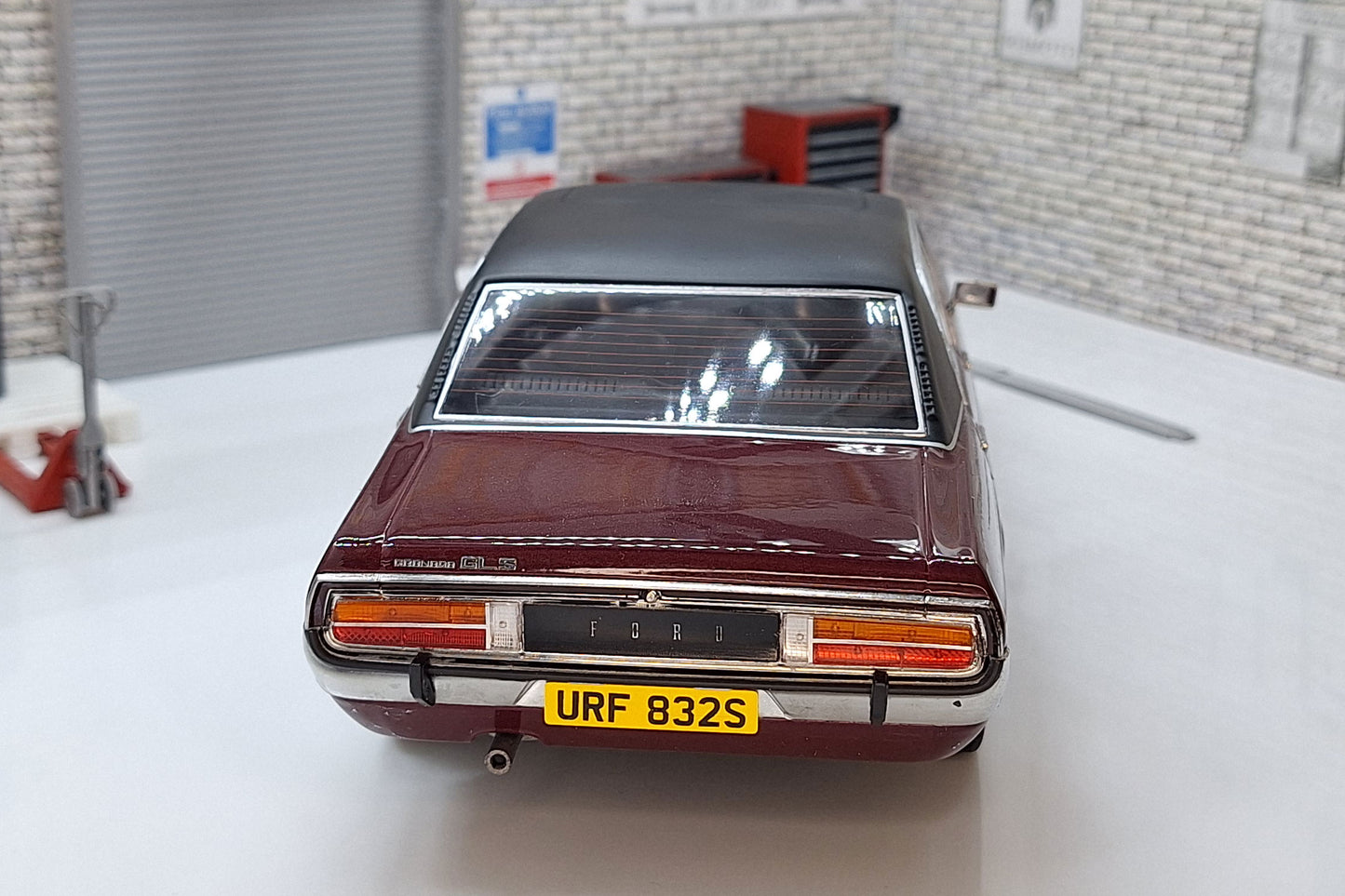 Ford Granada MK I Maroon (RHD) 1:18 Scale Model