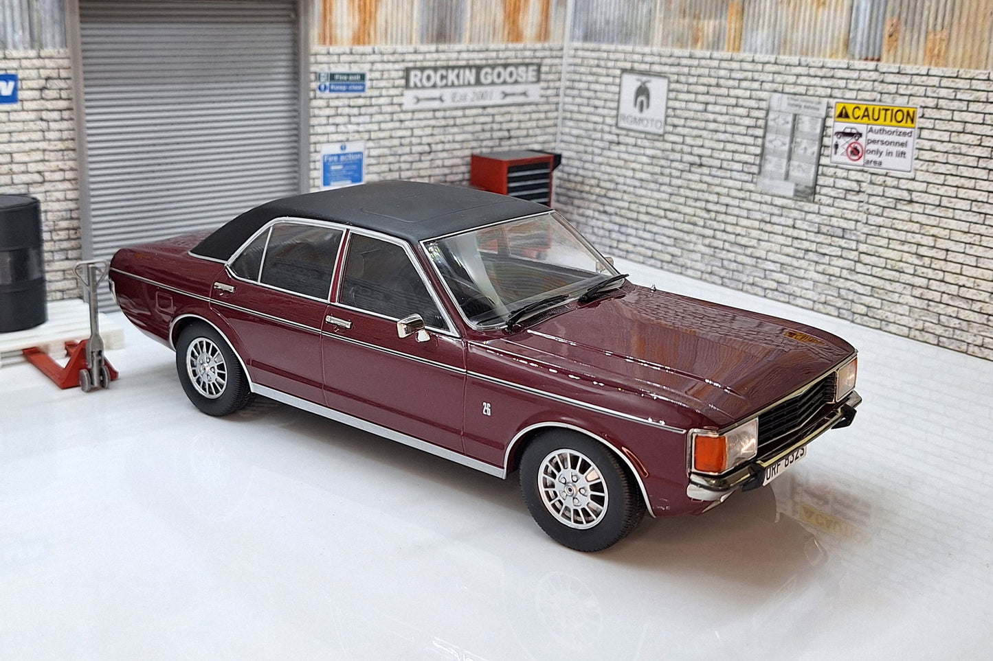 Ford Granada MK I Maroon (RHD) 1:18 Scale Model