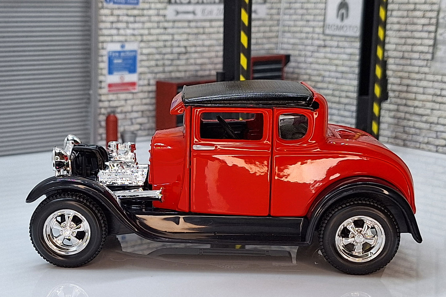 Ford Model A 1929 - Red 1:24 Scale