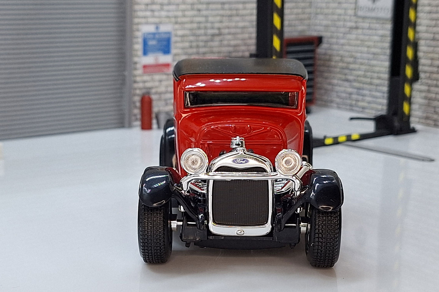 Ford Model A 1929 - Red 1:24 Scale