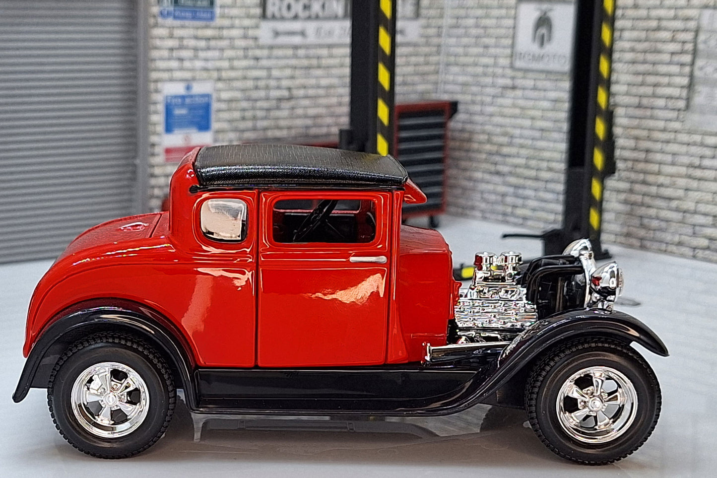 Ford Model A 1929 - Red 1:24 Scale