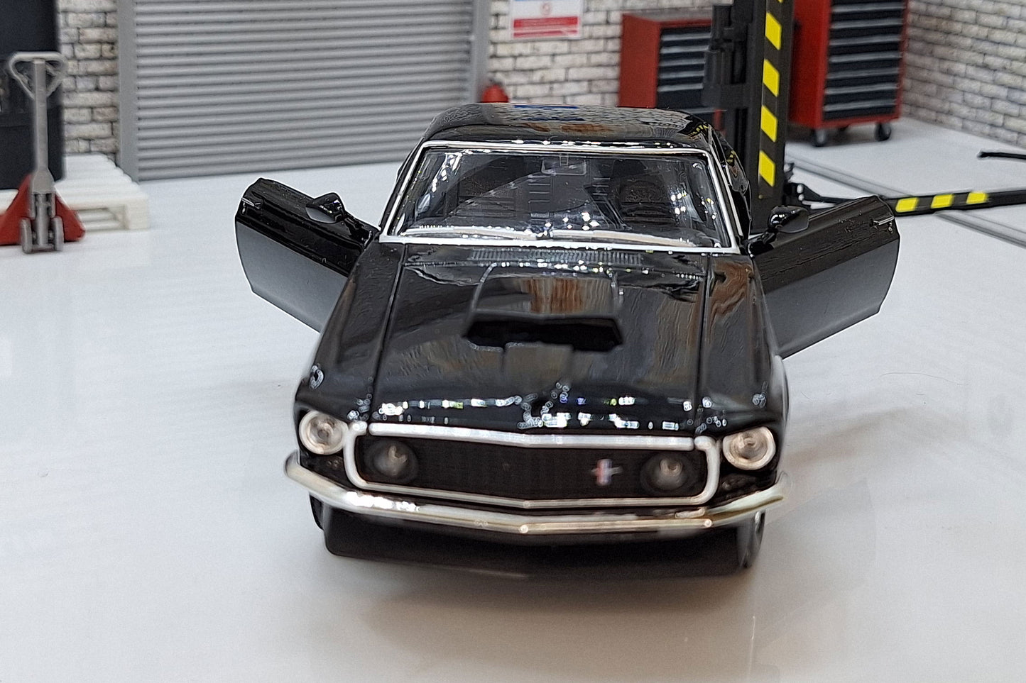 Ford Mustang Boss 429, black, 1969 1:24 Scale Car