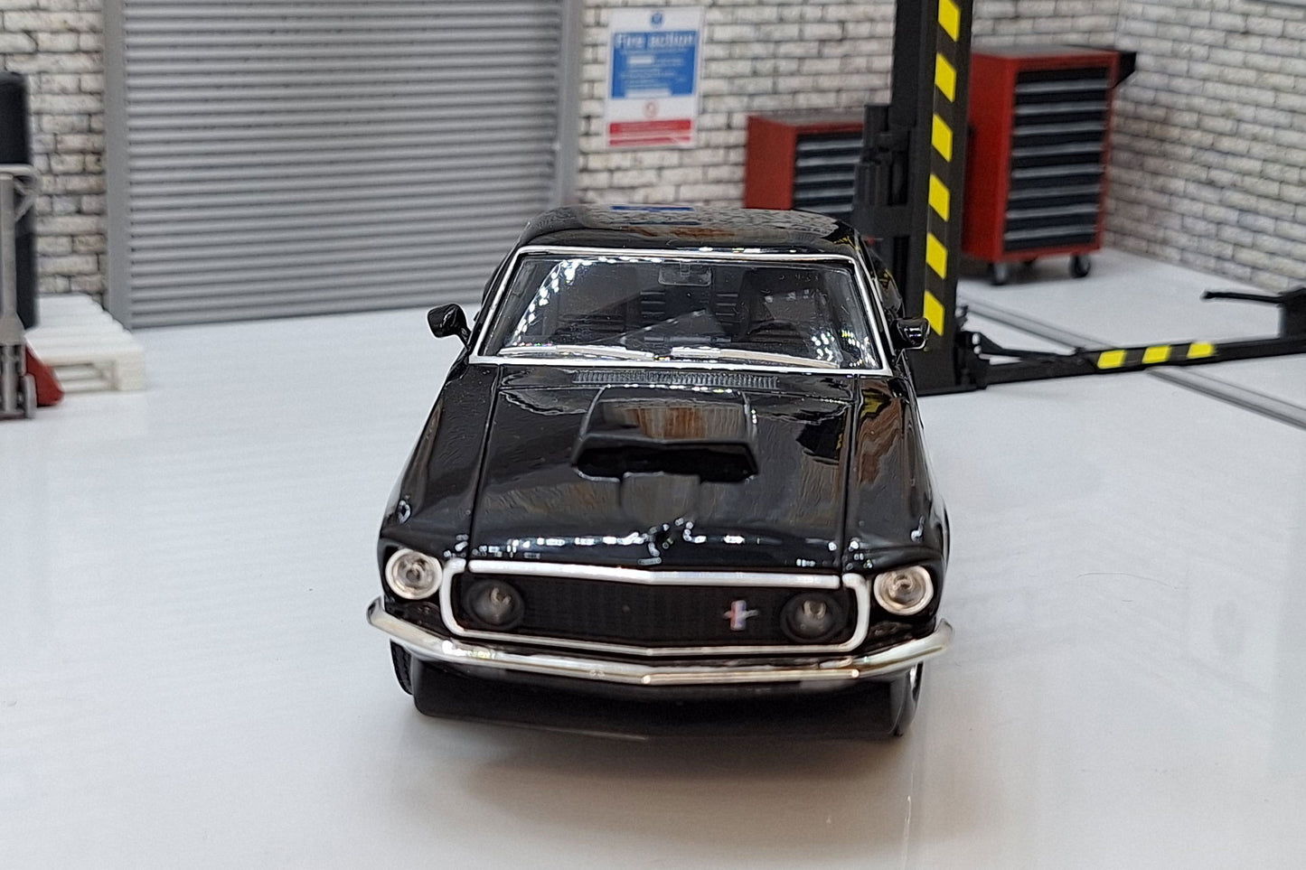 Ford Mustang Boss 429, black, 1969 1:24 Scale Car