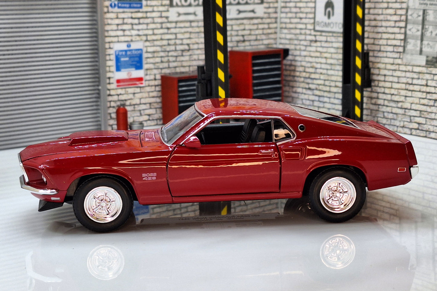 Ford Mustang Boss 429, Red, 1969 1:24 Scale Car