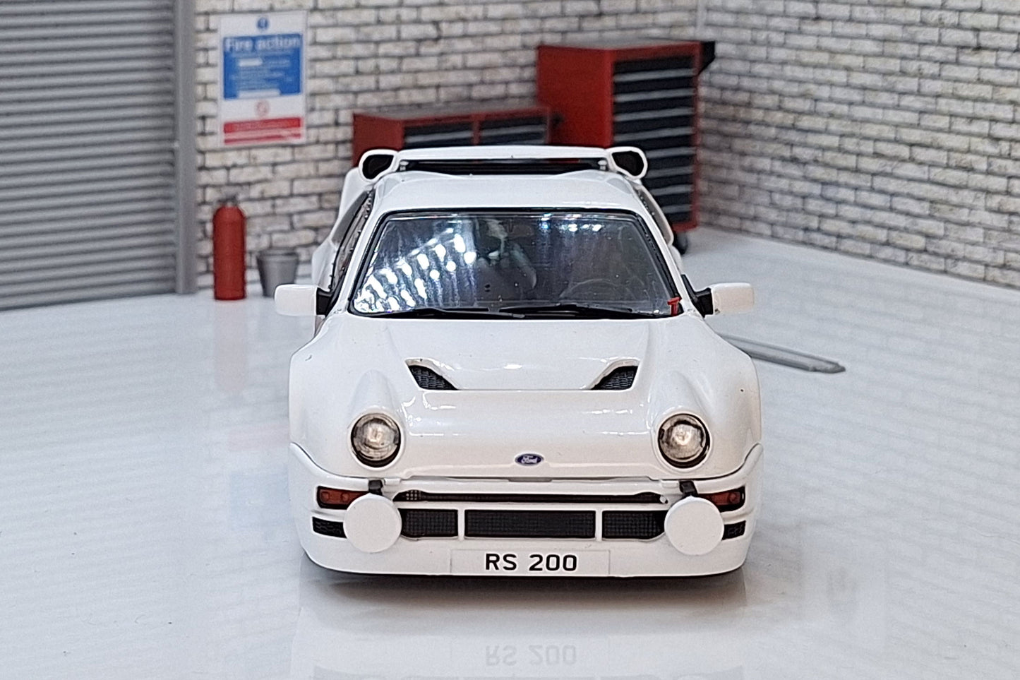 Ford RS 200 White 1984 1:24 Scale Car Model