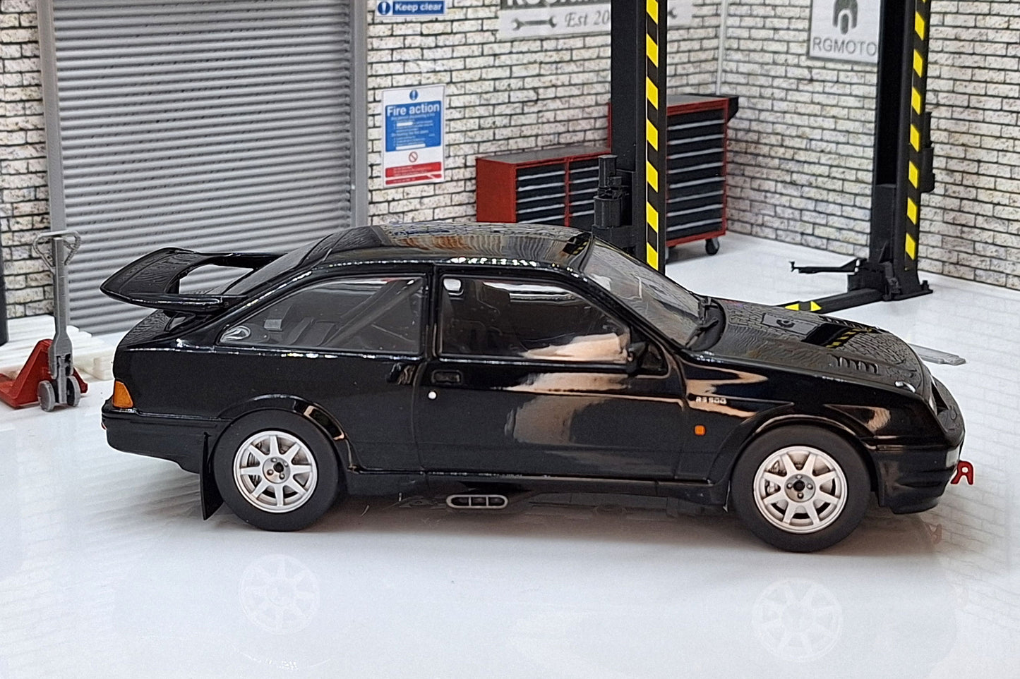 Ford Sierra RS Cosworth Black 1987 1:24 Scale Model