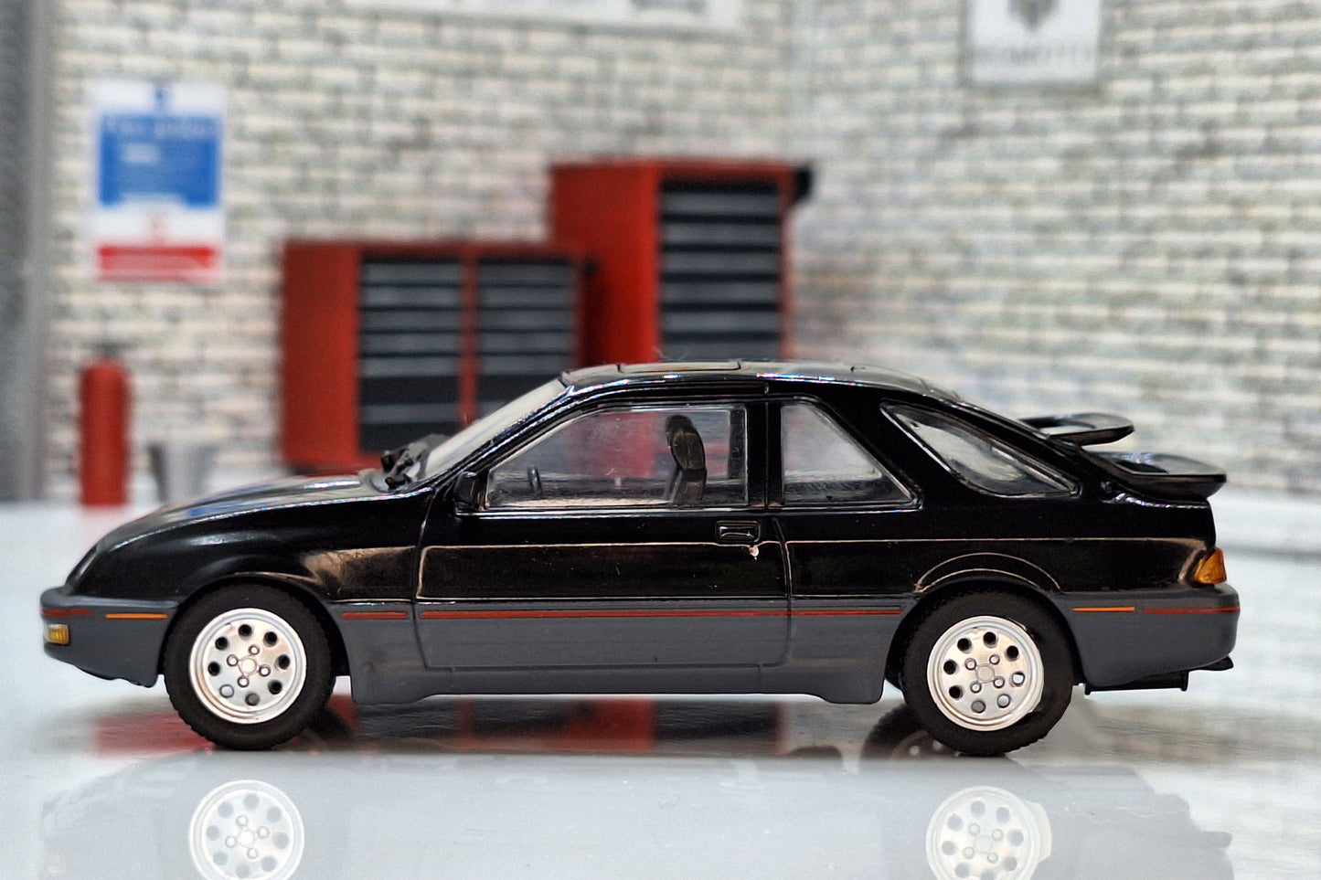 Ford Sierra XR4 1984 - Black 1:43 Scale