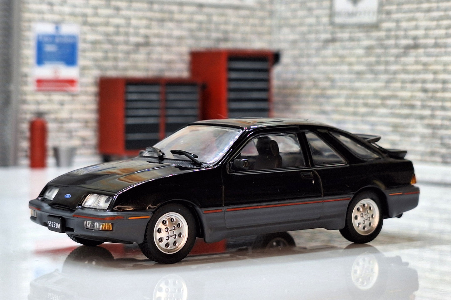 Ford Sierra XR4 1984 - Black 1:43 Scale