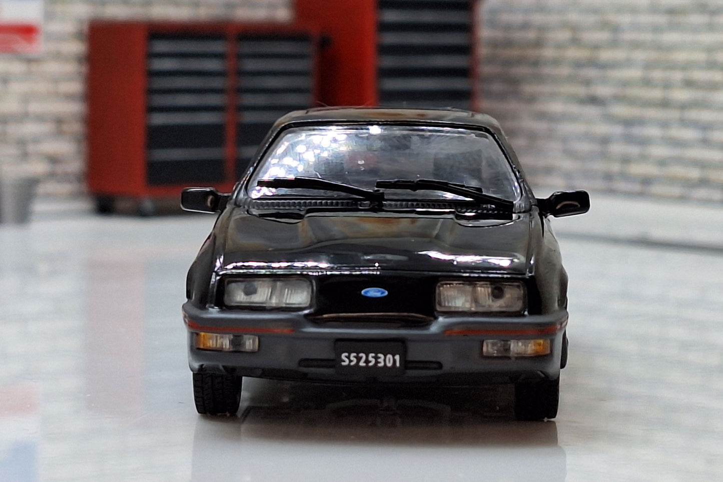 Ford Sierra XR4 1984 - Black 1:43 Scale