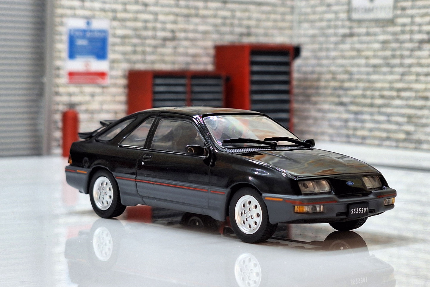 Ford Sierra XR4 1984 - Black 1:43 Scale