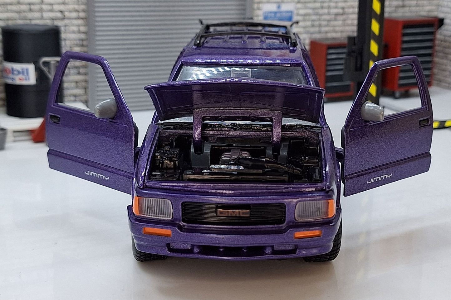 GMC Jimmy 1994 1:24 Scale Car Model Purple Metallic