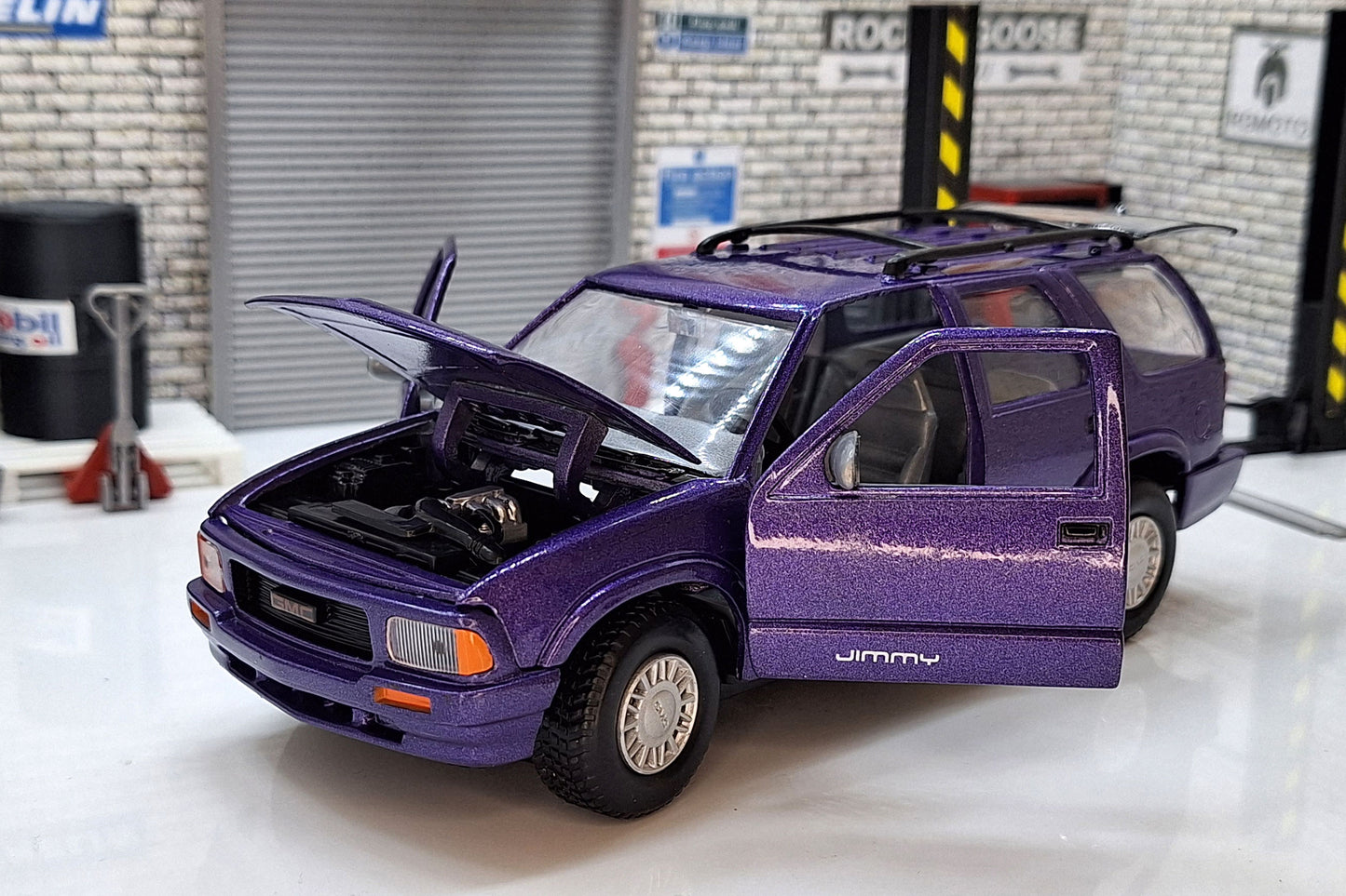 GMC Jimmy 1994 1:24 Scale Car Model Purple Metallic