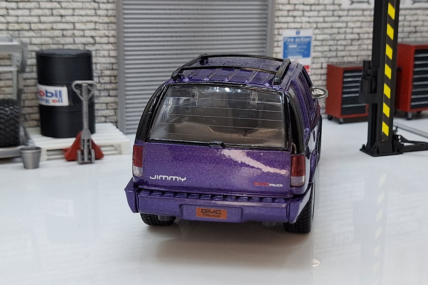 GMC Jimmy 1994 1:24 Scale Car Model Purple Metallic