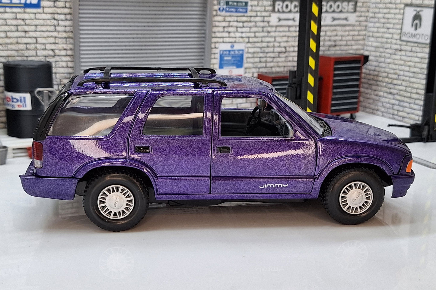 GMC Jimmy 1994 1:24 Scale Car Model Purple Metallic