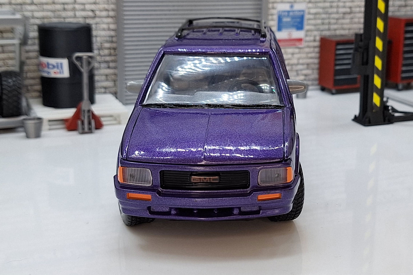 GMC Jimmy 1994 1:24 Scale Car Model Purple Metallic