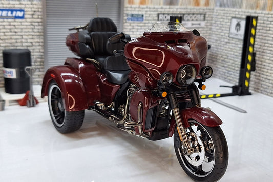 HARLEY DAVIDSON CVO Tri Glide 2021 1:12 Scale Model Trike